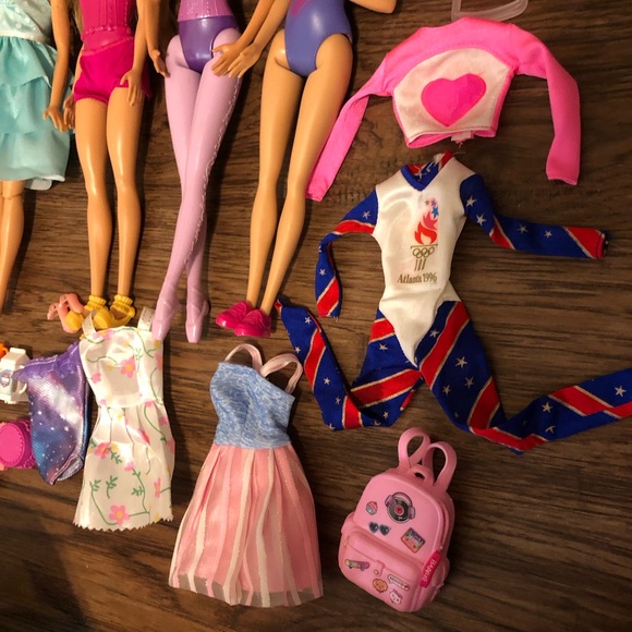 HUGE Barbie lot with 7 dolls, clothes, accessories - Picture 7 of 12